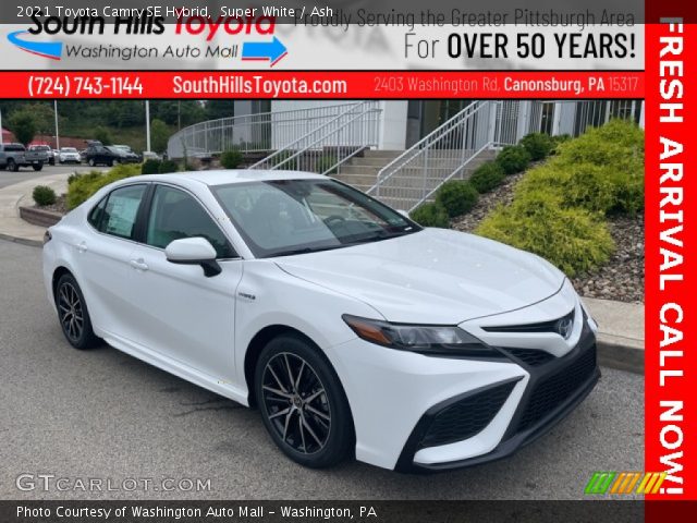 2021 Toyota Camry SE Hybrid in Super White