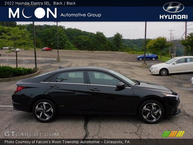 2022 Hyundai Elantra SEL in Black
