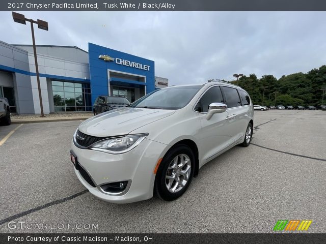 2017 Chrysler Pacifica Limited in Tusk White