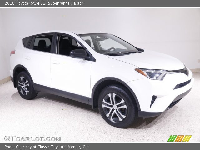 2018 Toyota RAV4 LE in Super White
