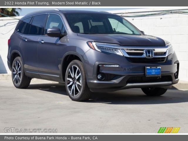 2022 Honda Pilot Touring in Modern Steel Metallic