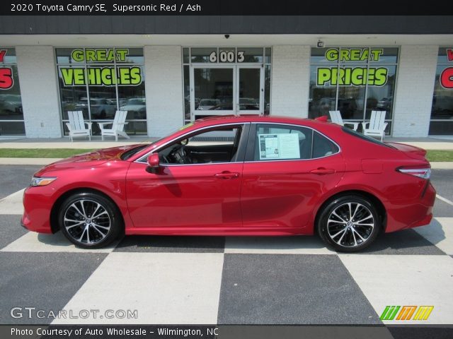 2020 Toyota Camry SE in Supersonic Red