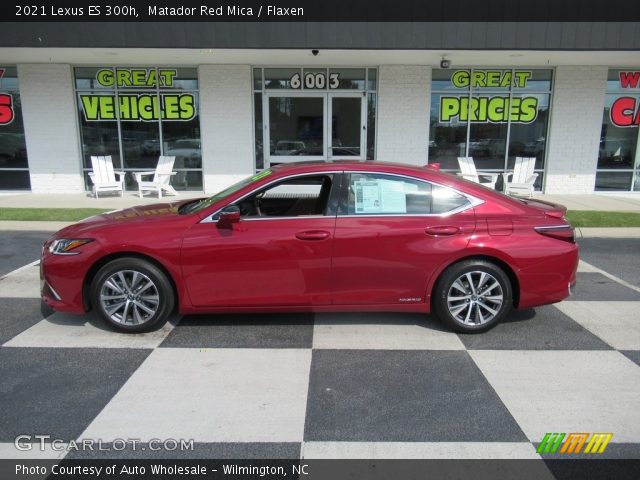 2021 Lexus ES 300h in Matador Red Mica