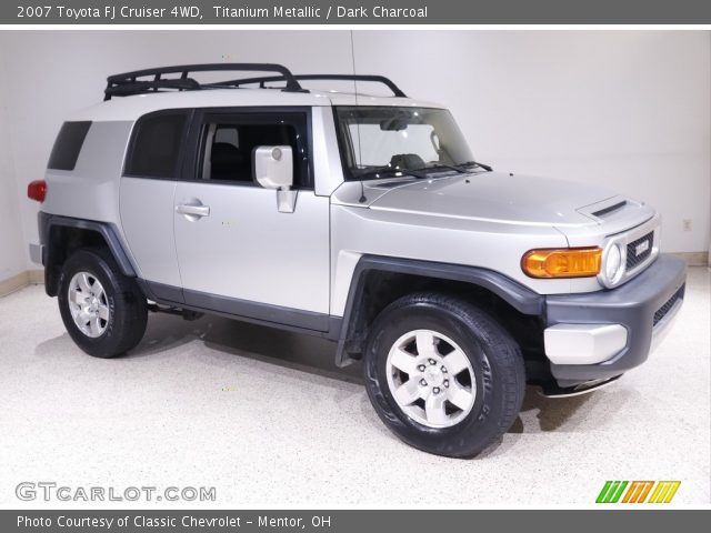 2007 Toyota FJ Cruiser 4WD in Titanium Metallic