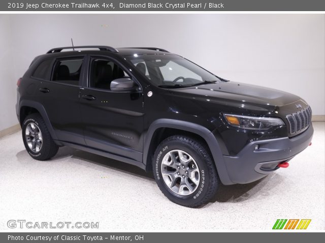 2019 Jeep Cherokee Trailhawk 4x4 in Diamond Black Crystal Pearl