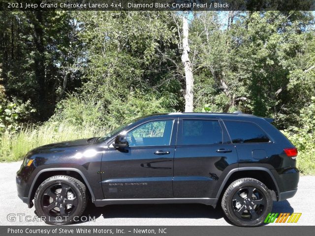 2021 Jeep Grand Cherokee Laredo 4x4 in Diamond Black Crystal Pearl