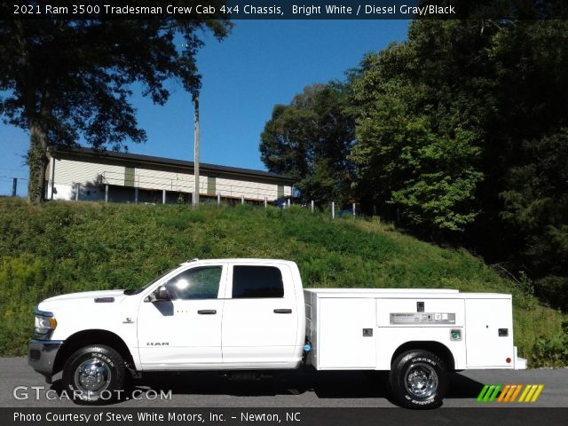 2021 Ram 3500 Tradesman Crew Cab 4x4 Chassis in Bright White