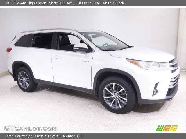 2019 Toyota Highlander Hybrid XLE AWD in Blizzard Pearl White