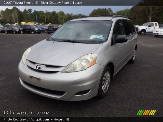 2007 Toyota Sienna LE in Silver Shadow Pearl