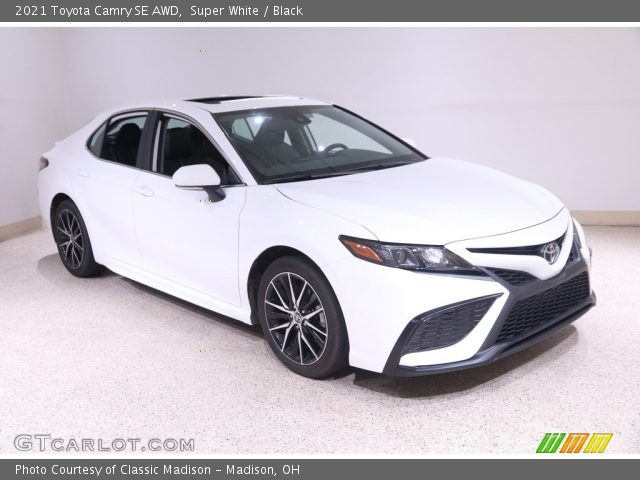 2021 Toyota Camry SE AWD in Super White