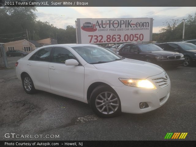 2011 Toyota Camry XLE in Super White