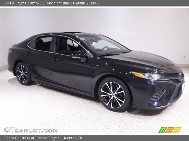 2019 Toyota Camry SE in Midnight Black Metallic