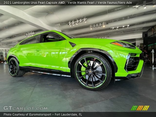 2021 Lamborghini Urus Pearl Capsule AWD in Verde Mantis Pearl