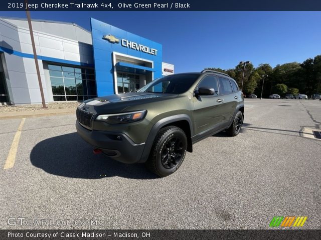 2019 Jeep Cherokee Trailhawk 4x4 in Olive Green Pearl