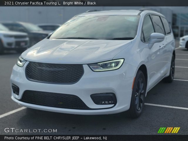 2021 Chrysler Pacifica Touring L in Bright White