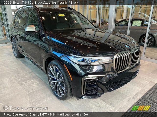 2022 BMW X7 M50i in Black Sapphire Metallic