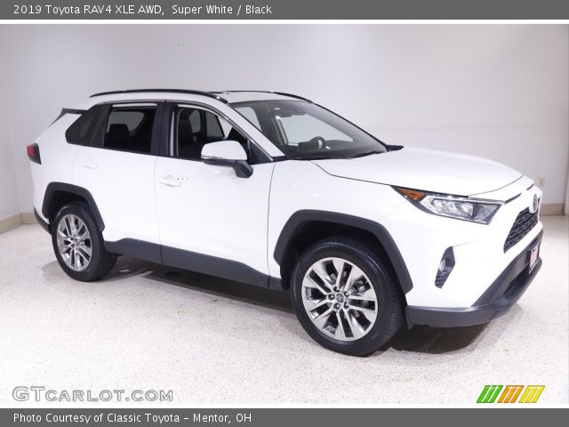 2019 Toyota RAV4 XLE AWD in Super White