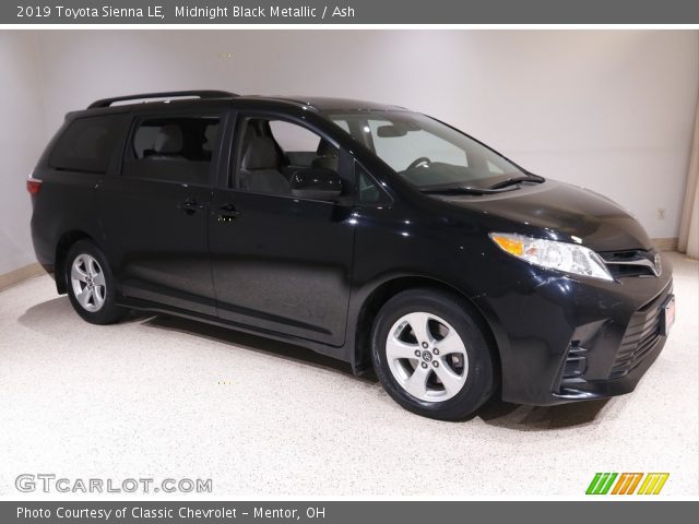 2019 Toyota Sienna LE in Midnight Black Metallic