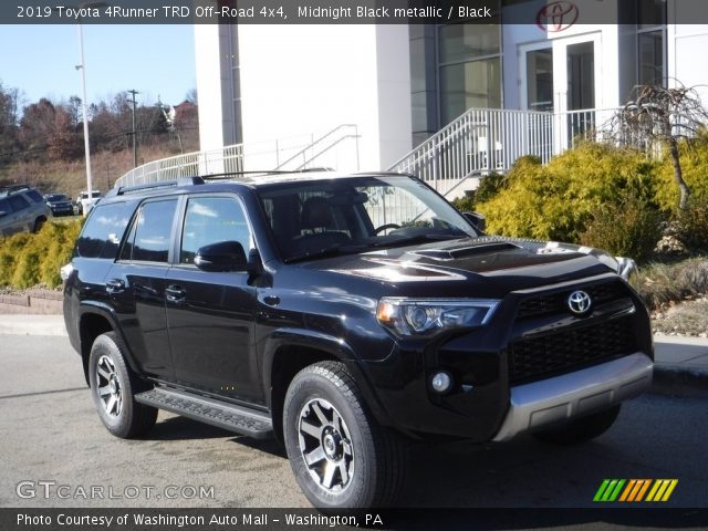 2019 Toyota 4Runner TRD Off-Road 4x4 in Midnight Black metallic