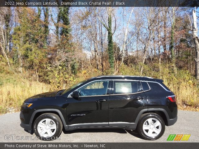 2022 Jeep Compass Latitude in Diamond Black Crystal Pearl