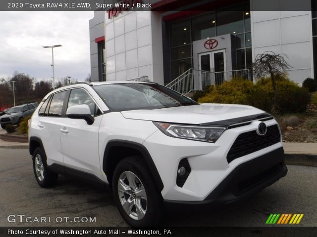2020 Toyota RAV4 XLE AWD in Super White