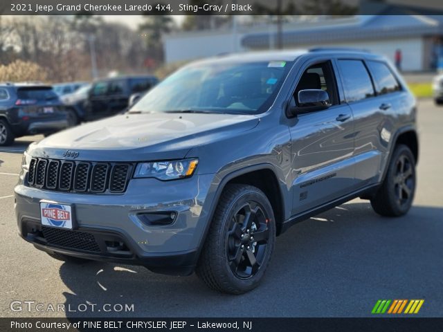 2021 Jeep Grand Cherokee Laredo 4x4 in Sting-Gray