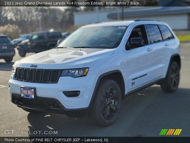 2021 Jeep Grand Cherokee Laredo 4x4 Freedom Edition in Bright White