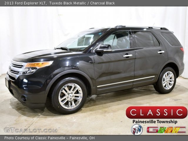 2013 Ford Explorer XLT in Tuxedo Black Metallic