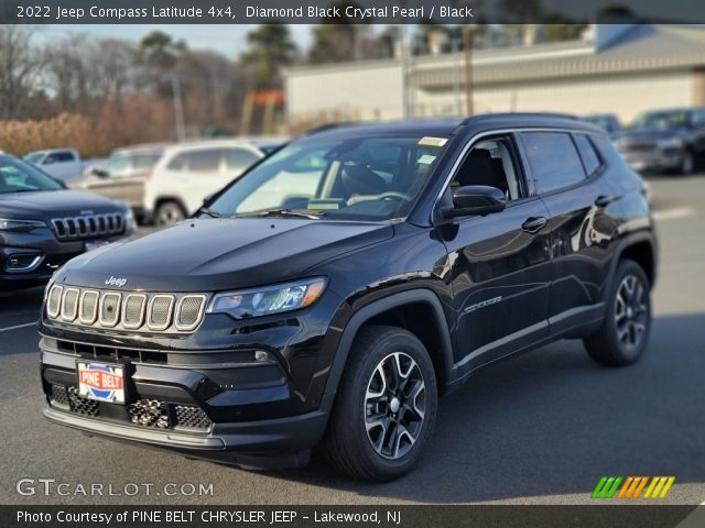 2022 Jeep Compass Latitude 4x4 in Diamond Black Crystal Pearl