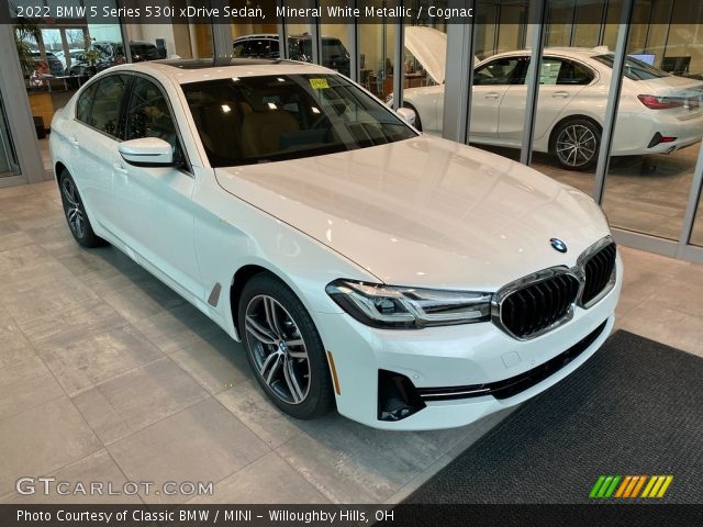 2022 BMW 5 Series 530i xDrive Sedan in Mineral White Metallic