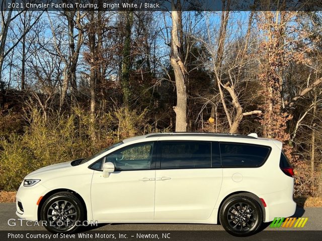 2021 Chrysler Pacifica Touring in Bright White