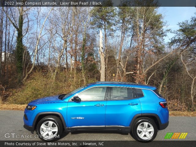 2022 Jeep Compass Latitude in Laser Blue Pearl