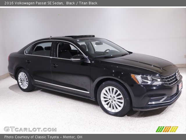 2016 Volkswagen Passat SE Sedan in Black