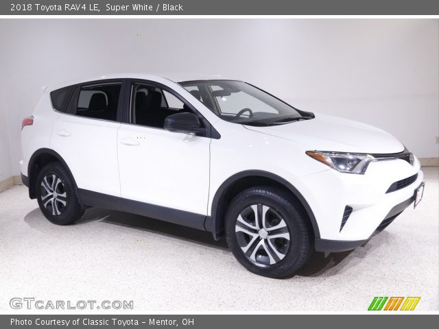 2018 Toyota RAV4 LE in Super White
