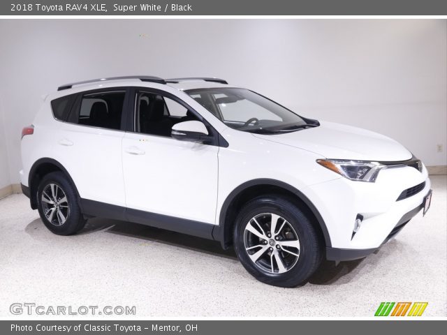 2018 Toyota RAV4 XLE in Super White