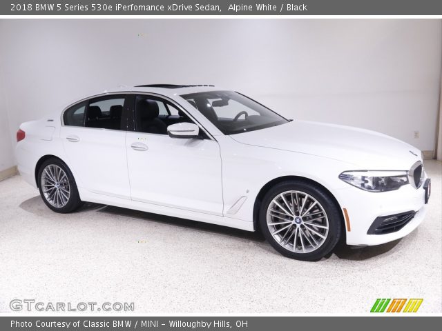 2018 BMW 5 Series 530e iPerfomance xDrive Sedan in Alpine White