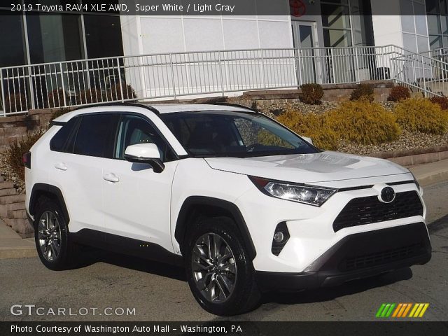 2019 Toyota RAV4 XLE AWD in Super White