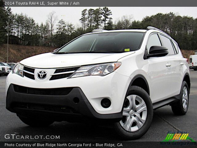 2014 Toyota RAV4 LE in Super White