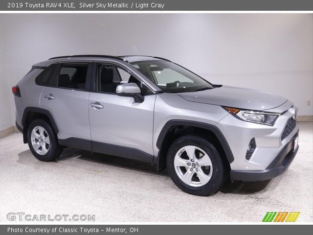2019 Toyota RAV4 XLE in Silver Sky Metallic