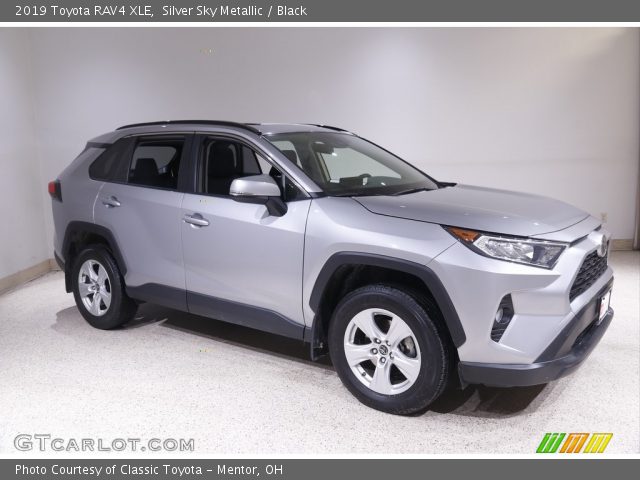 2019 Toyota RAV4 XLE in Silver Sky Metallic