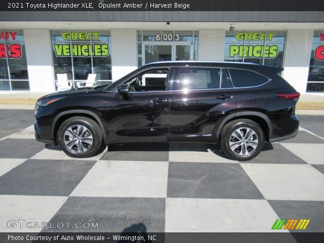 2021 Toyota Highlander XLE in Opulent Amber