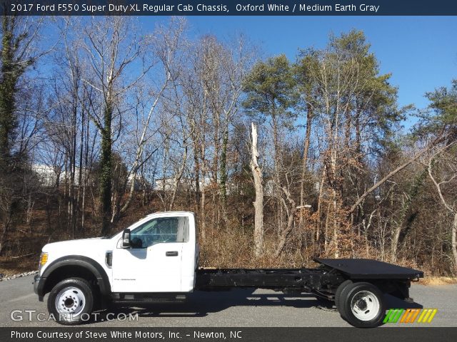 2017 Ford F550 Super Duty XL Regular Cab Chassis in Oxford White
