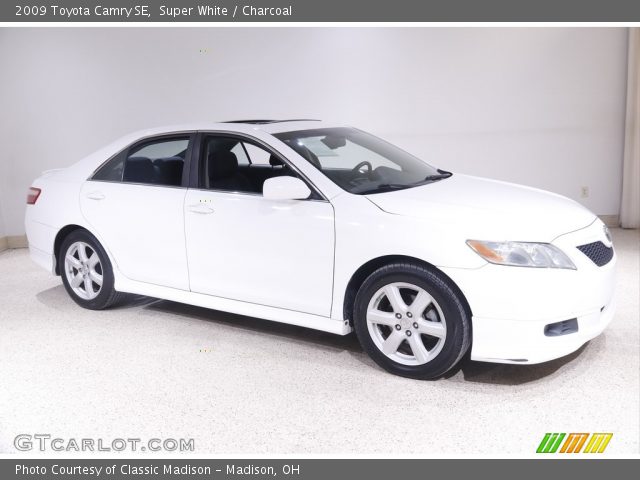 2009 Toyota Camry SE in Super White