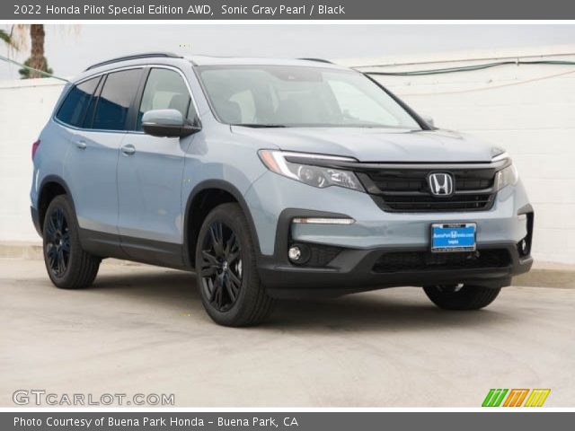 2022 Honda Pilot Special Edition AWD in Sonic Gray Pearl