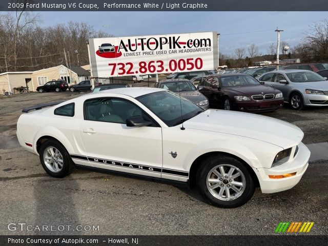 2009 Ford Mustang V6 Coupe in Performance White