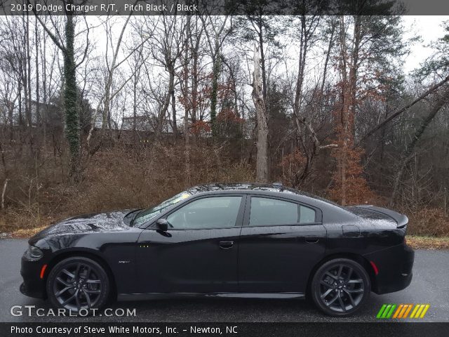 2019 Dodge Charger R/T in Pitch Black