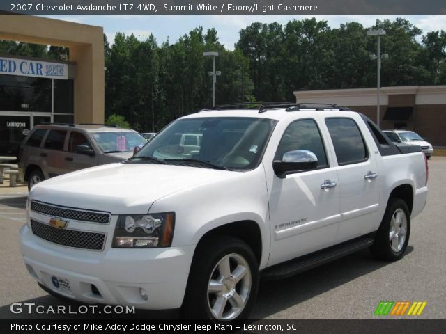 2007 Chevrolet Avalanche LTZ 4WD in Summit White