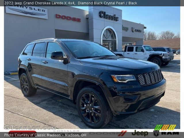2022 Jeep Grand Cherokee Laredo X 4x4 in Diamond Black Crystal Pearl