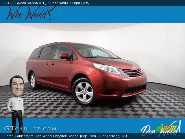 2013 Toyota Sienna XLE in Super White