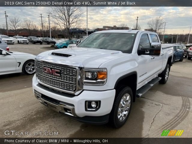 2019 GMC Sierra 2500HD Denali Crew Cab 4WD in Summit White